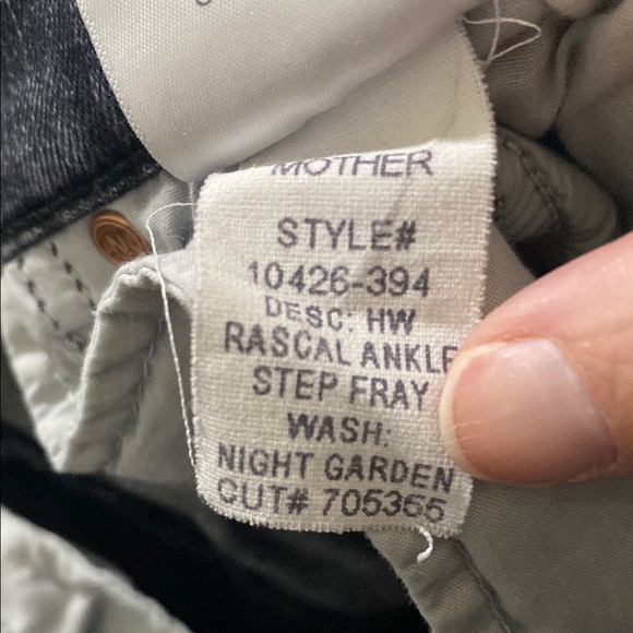 MOTHER HIGH WAISTED RASCAL ANKLE STEP FRAY IN NIGHT GARDEN - Picture 8 of 9